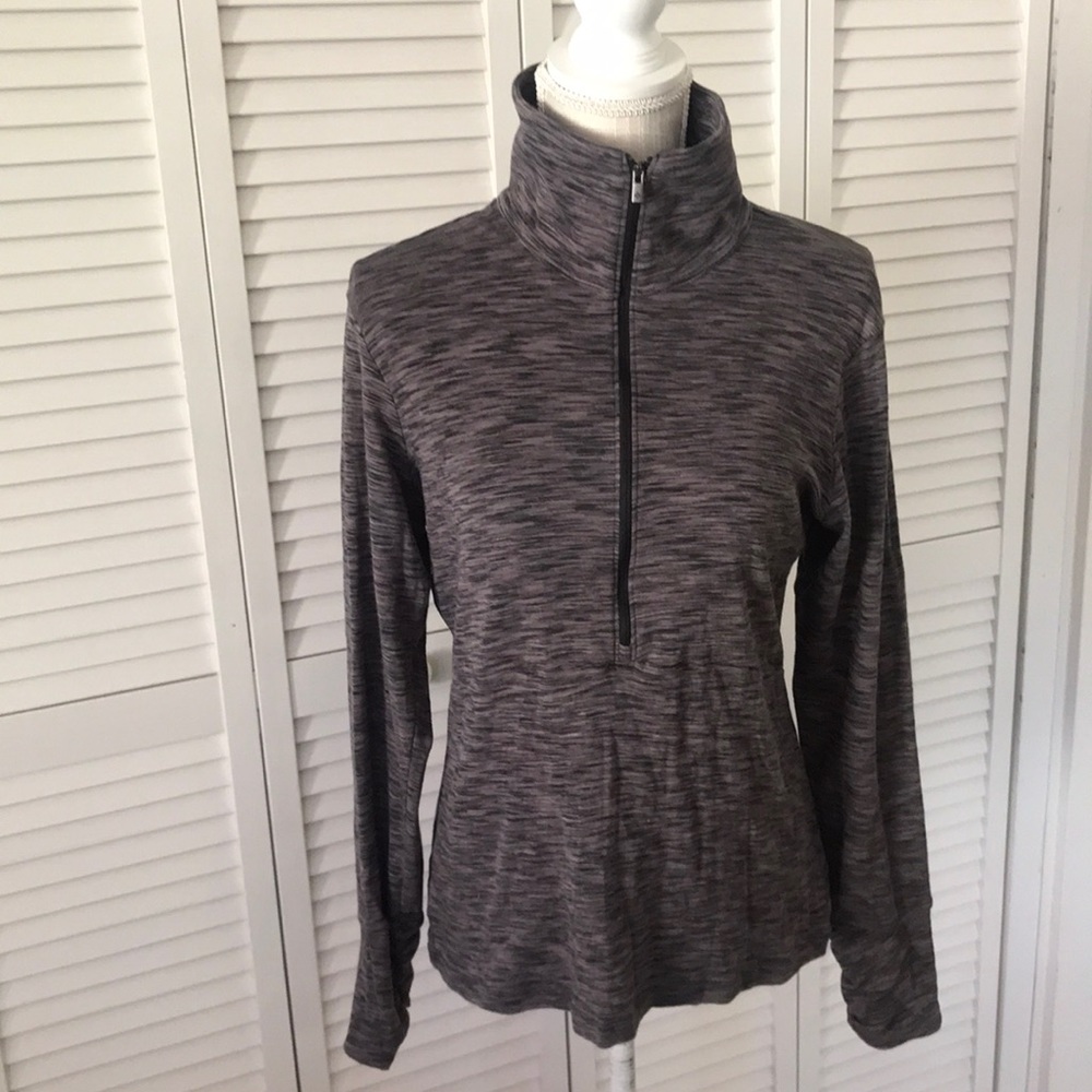 Columbia light weight woman’s long sleeve pullover, black&grey, size L
